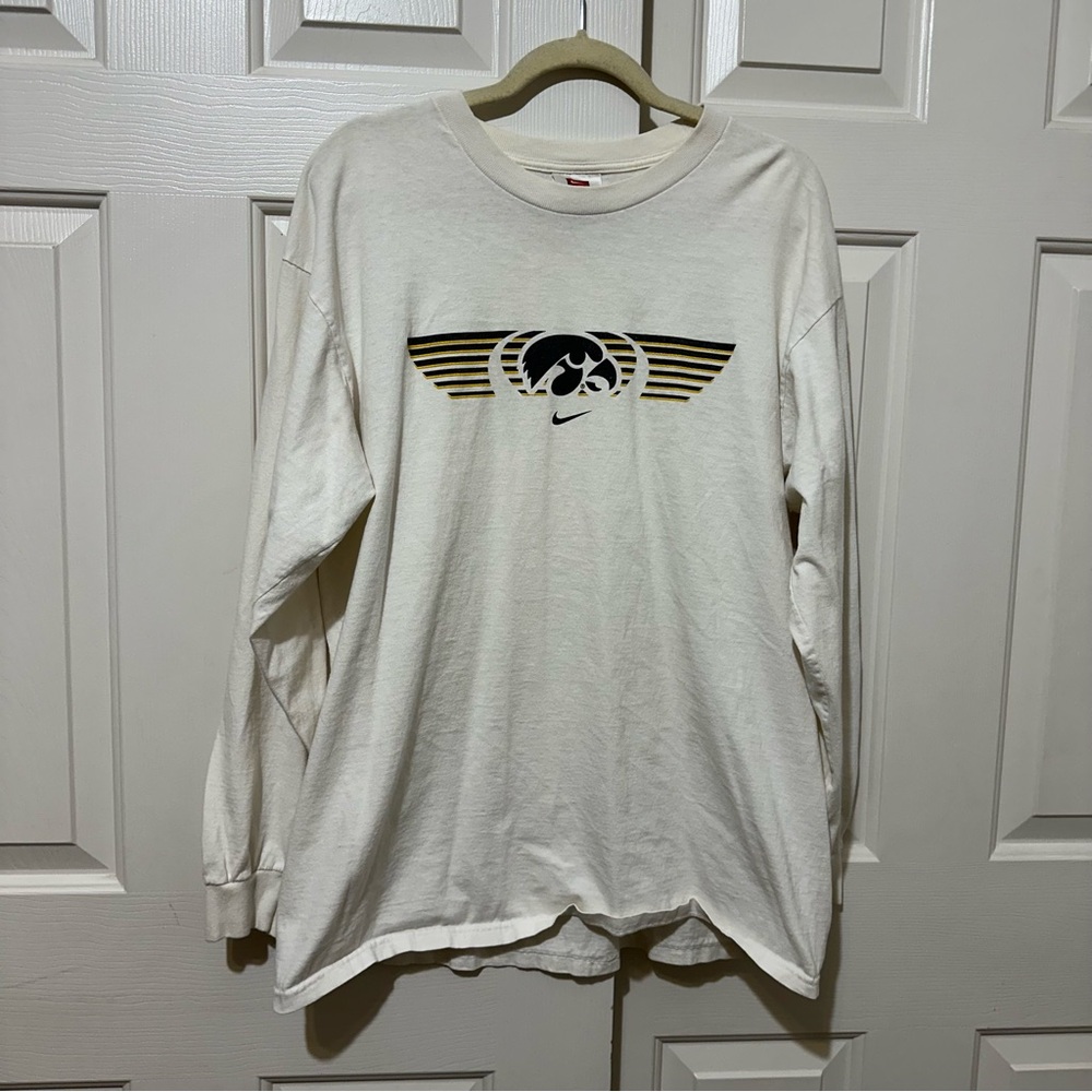 VTG Nike Iowa Hawkeyes Long Sleeve Size L Y2K NCAA Football Basketball T Shirt